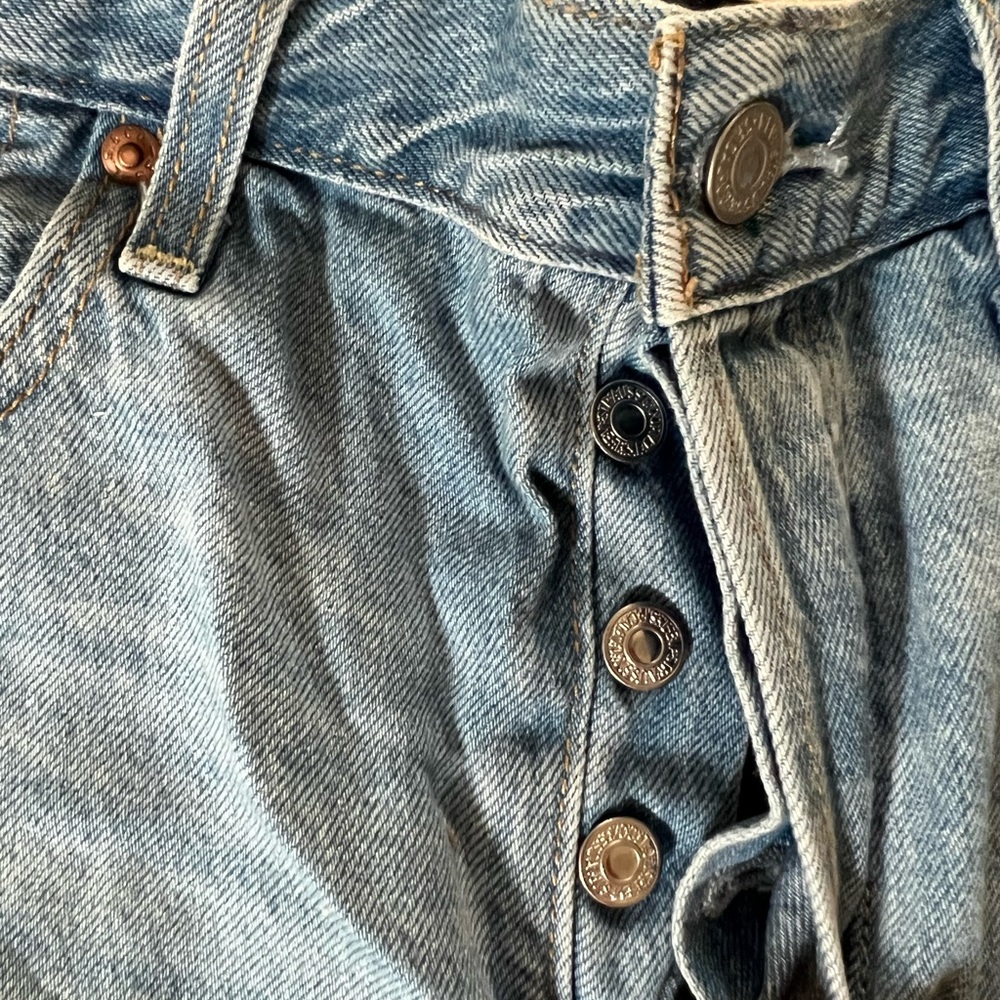 Levi’s Ribcage Shorts - Picture 4 of 4